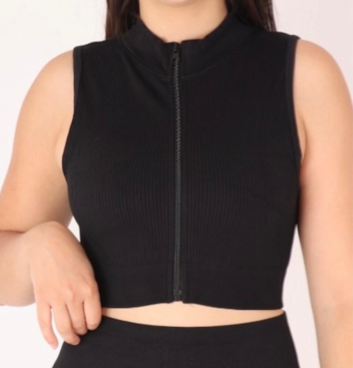 Top deportivo con cierre frontal